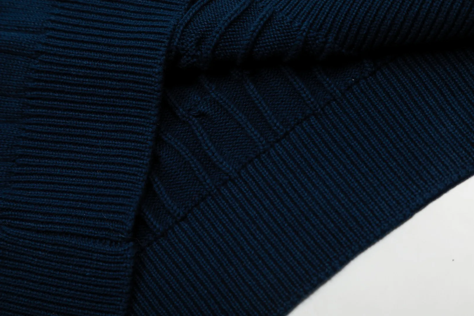 🅿️186 "Top quality" Style number: DS062# (not off the shelves all year round) [Ralph Lauren men's POLO lapel solid color pony embroidered logo knitted short sleeves] ✅Ralph Lauren Ralph Lauren classic basic lapel POLO men's all-season knitted short sleeves ✅Main supplier platform live broadcast Wholesale entity Replacement when out of stock Not off the shelf ✅ZP quality 1:1 version Scan the code to enter the GF website Counter quality ✅Details and quality are the only one in Guangzhou. Imported quality cotton yarn, focusing on high-end, cost-effective. Needless to say good quality. ✅The version restores the original version. The maximum size can be worn up to 200 pounds. Loose, comfortable and stress-free. ✅The upper body is simple and easy to match. A must-have for men. Good-looking clothes are never picky. A must-have for men's wardrobe. Size: S-XL. Color: Black, White, Gray, Khaki, Navy Blue, Gentleman's Lake Blue.
